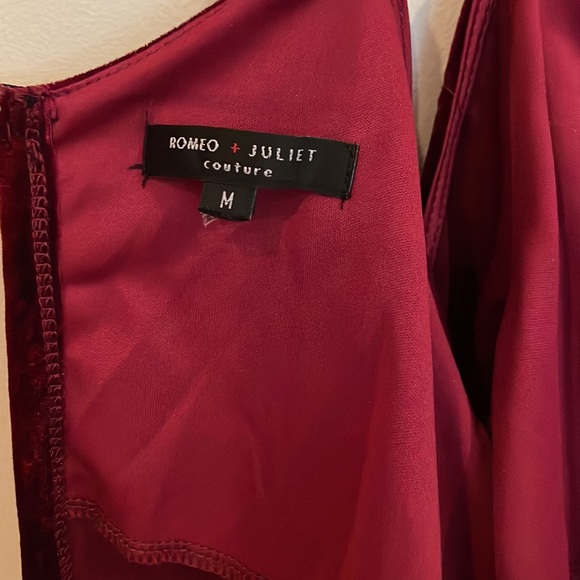 Romeo + Juliet Couture Cold Shoulder Open Back Velvet Top, M - Picture 5 of 5